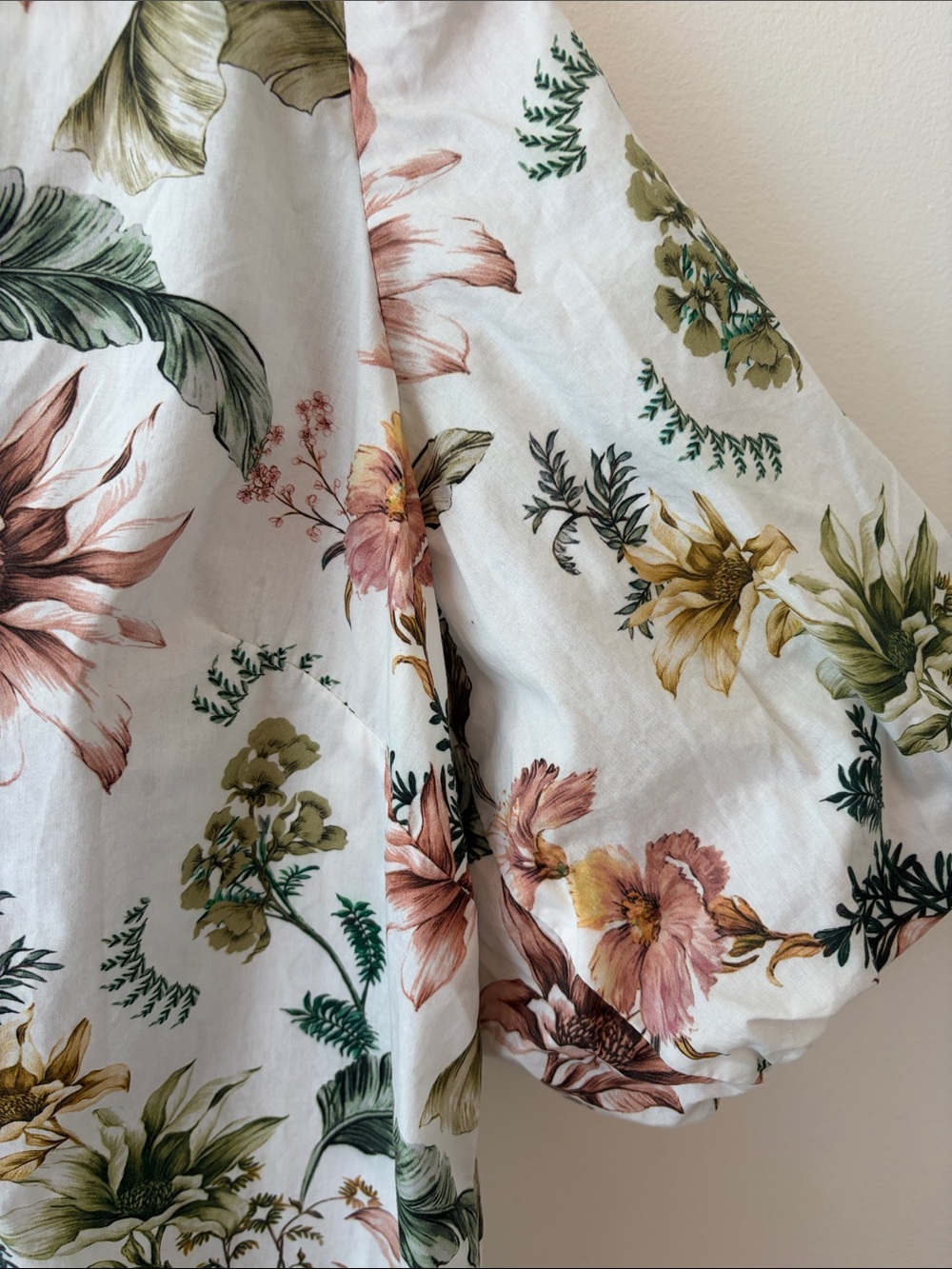 By Anthropologie Floral V-neck Puff Sleeve Popover Blouse - Picture 3 of 3